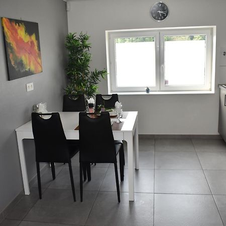 Luxury House Bed & Breakfast Remersdaal Exterior photo